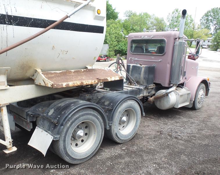 image for item DA6373 1996 Peterbilt 378 semi truck
