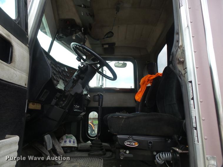 image for item DA6373 1996 Peterbilt 378 semi truck