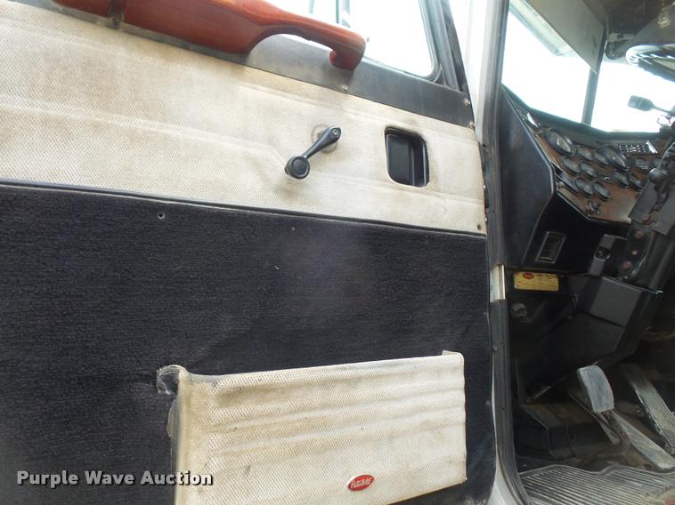 image for item DA6373 1996 Peterbilt 378 semi truck