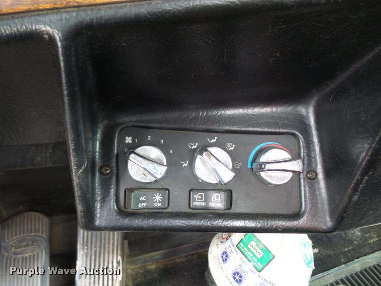 image for item DA6373 1996 Peterbilt 378 semi truck