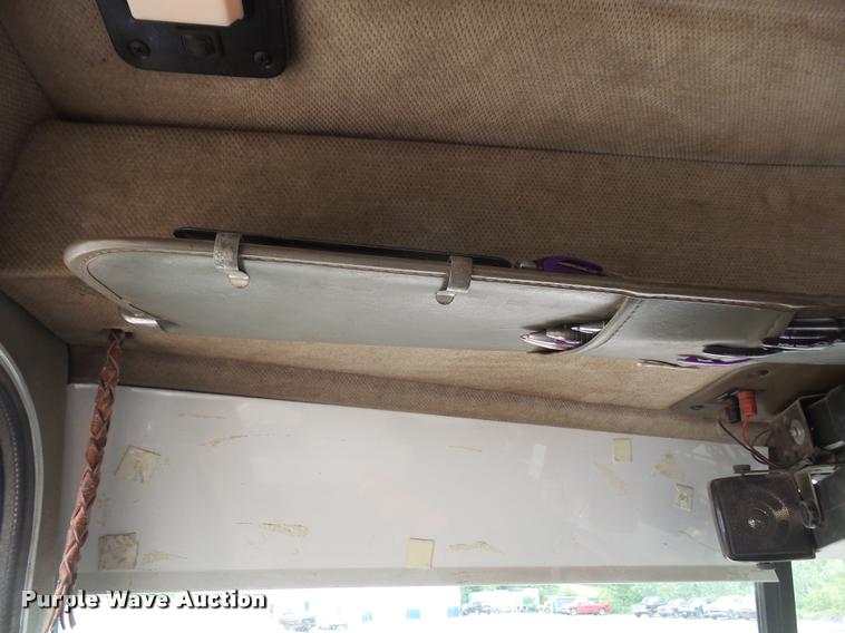 image for item DA6373 1996 Peterbilt 378 semi truck