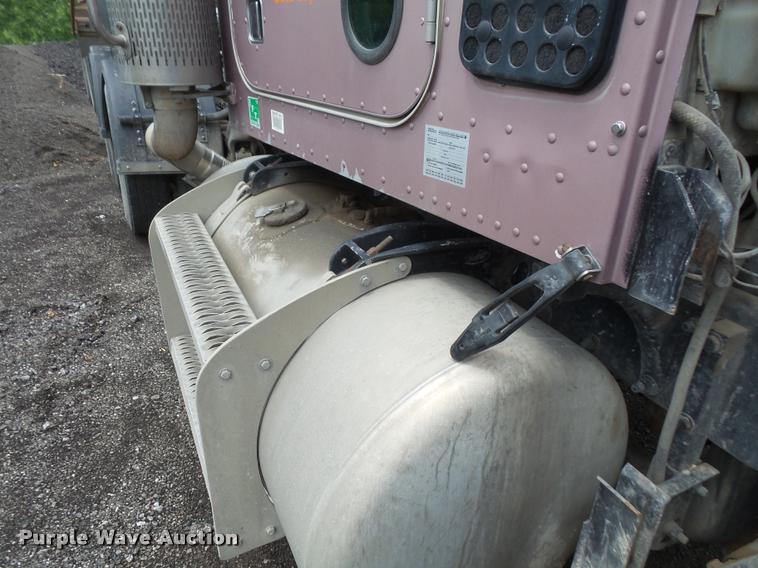 image for item DA6373 1996 Peterbilt 378 semi truck