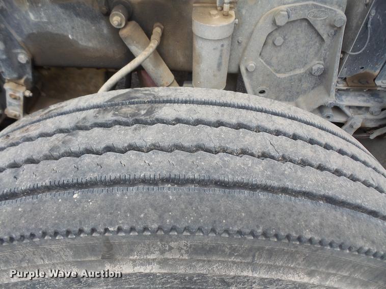 image for item DA6373 1996 Peterbilt 378 semi truck