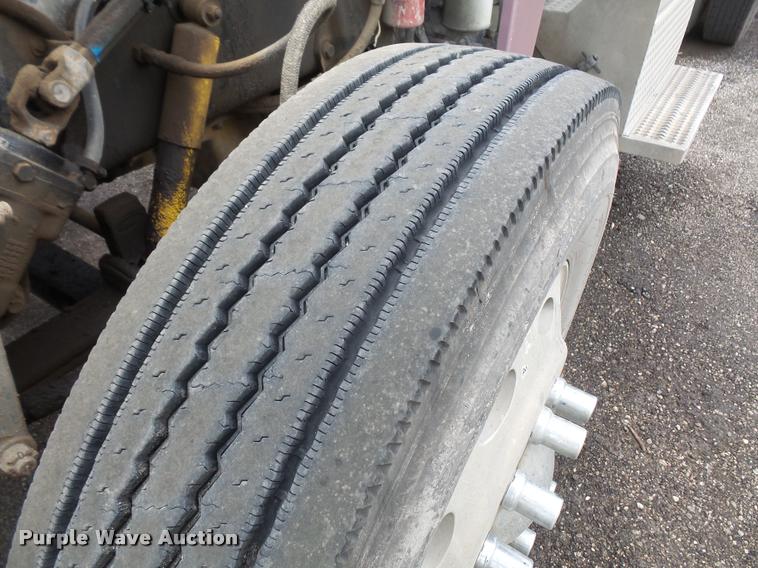 image for item DA6373 1996 Peterbilt 378 semi truck