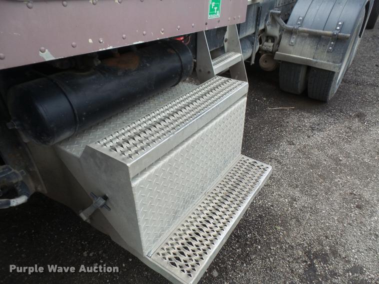 image for item DA6373 1996 Peterbilt 378 semi truck