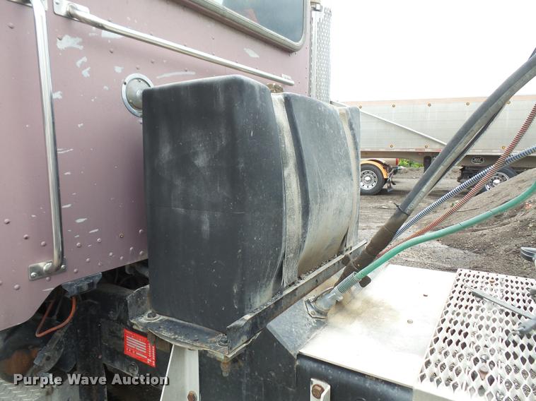 image for item DA6373 1996 Peterbilt 378 semi truck