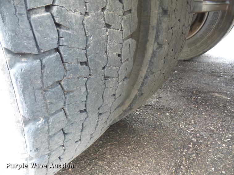 image for item DA6373 1996 Peterbilt 378 semi truck