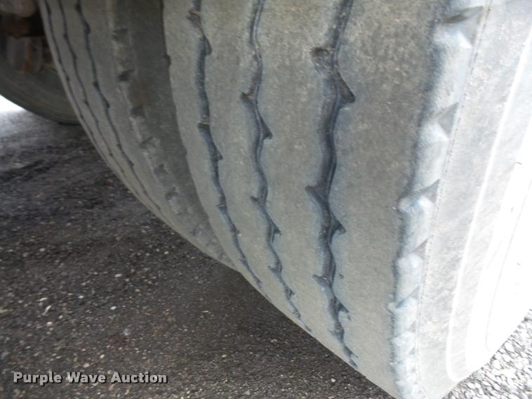 image for item DA6373 1996 Peterbilt 378 semi truck