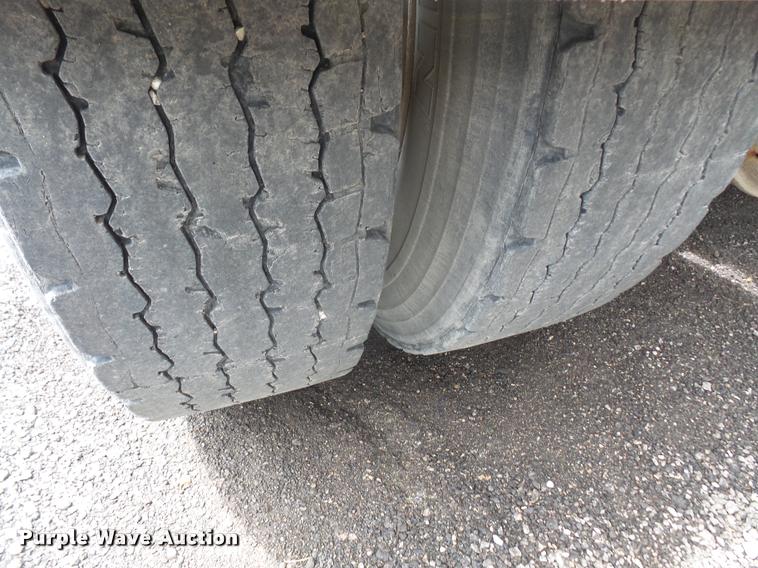 image for item DA6373 1996 Peterbilt 378 semi truck