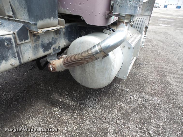 image for item DA6373 1996 Peterbilt 378 semi truck