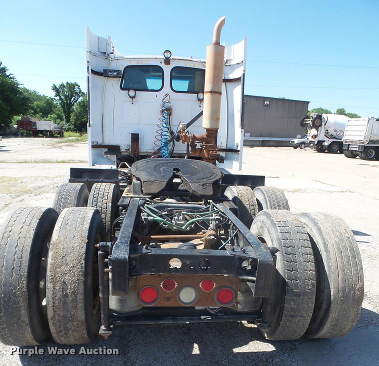 image for item DA6406 1998 Ford AT9513 Aeromax 113 semi truck