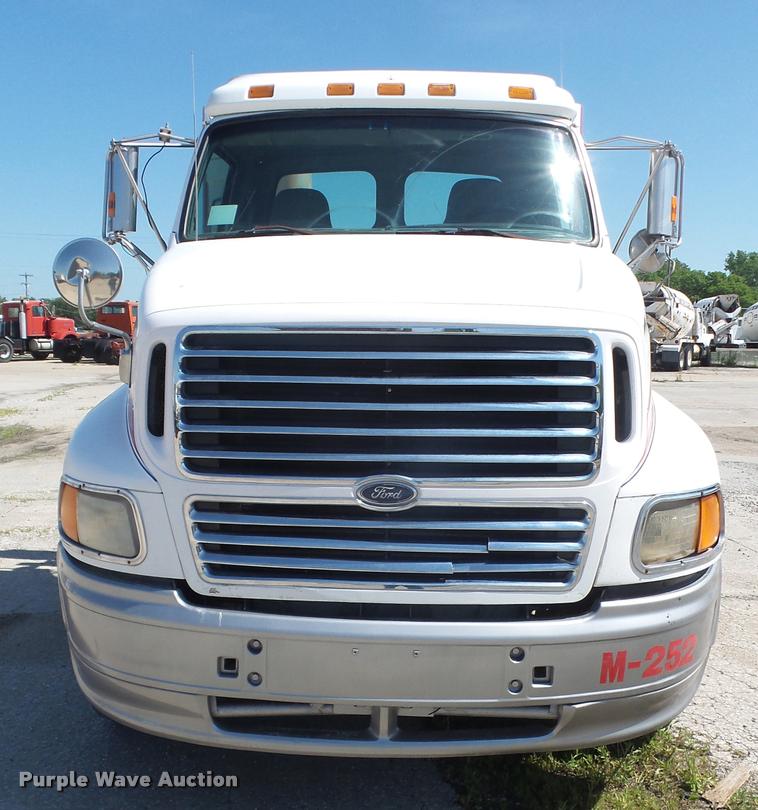 image for item DA6406 1998 Ford AT9513 Aeromax 113 semi truck