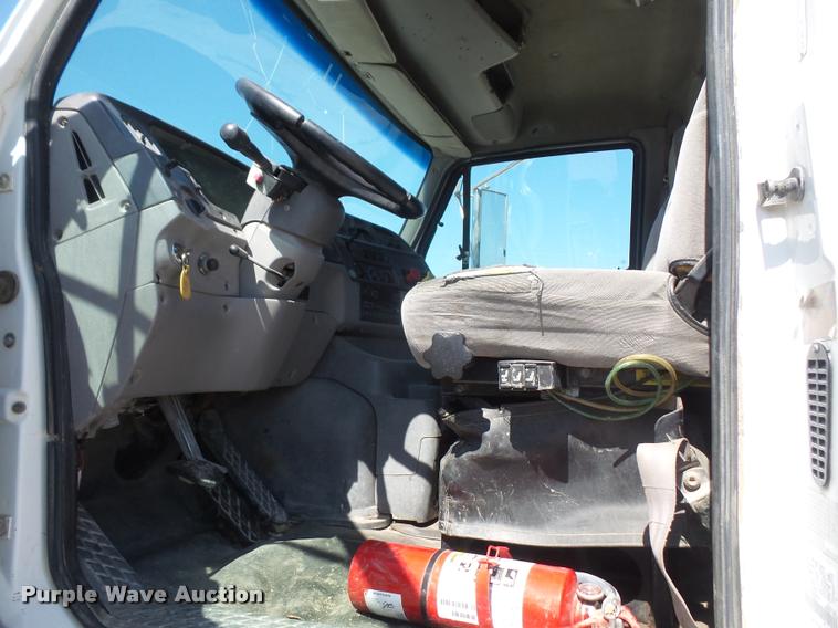 image for item DA6406 1998 Ford AT9513 Aeromax 113 semi truck