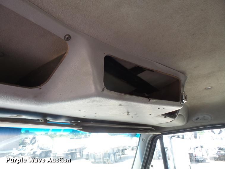 image for item DA6406 1998 Ford AT9513 Aeromax 113 semi truck