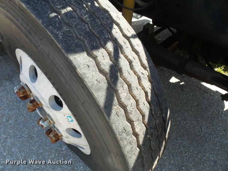 image for item DA6406 1998 Ford AT9513 Aeromax 113 semi truck