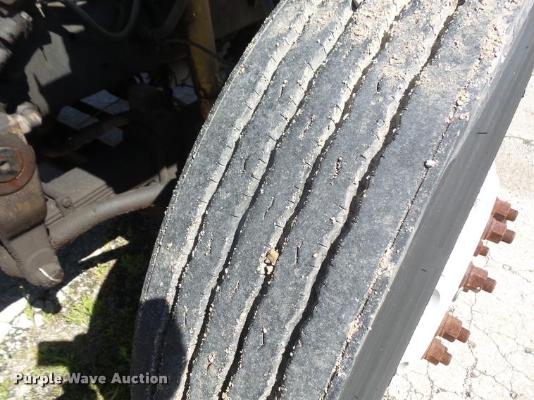 image for item DA6406 1998 Ford AT9513 Aeromax 113 semi truck