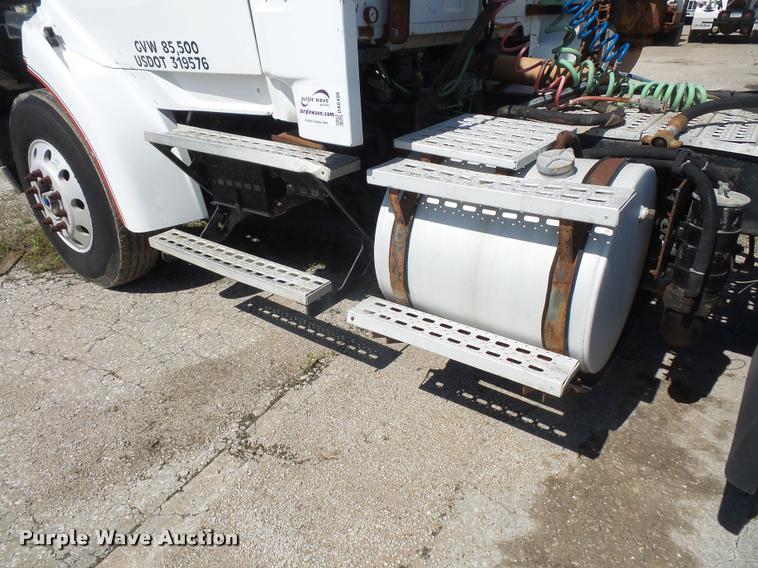 image for item DA6406 1998 Ford AT9513 Aeromax 113 semi truck