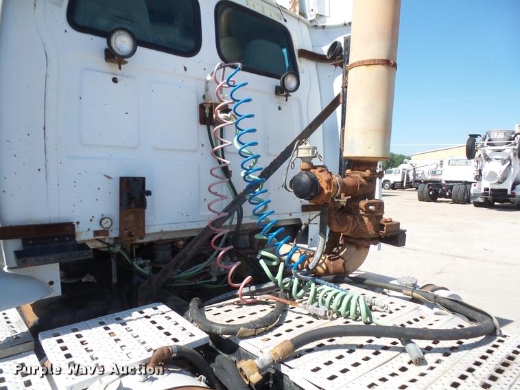 image for item DA6406 1998 Ford AT9513 Aeromax 113 semi truck