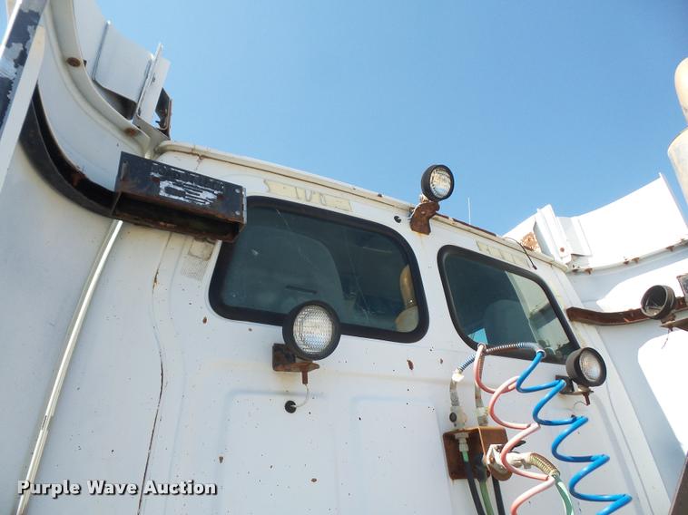 image for item DA6406 1998 Ford AT9513 Aeromax 113 semi truck