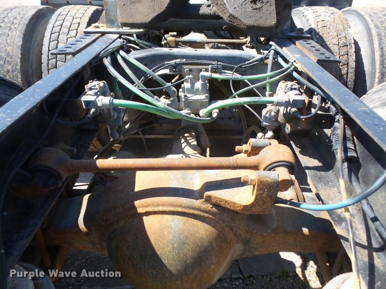 image for item DA6406 1998 Ford AT9513 Aeromax 113 semi truck