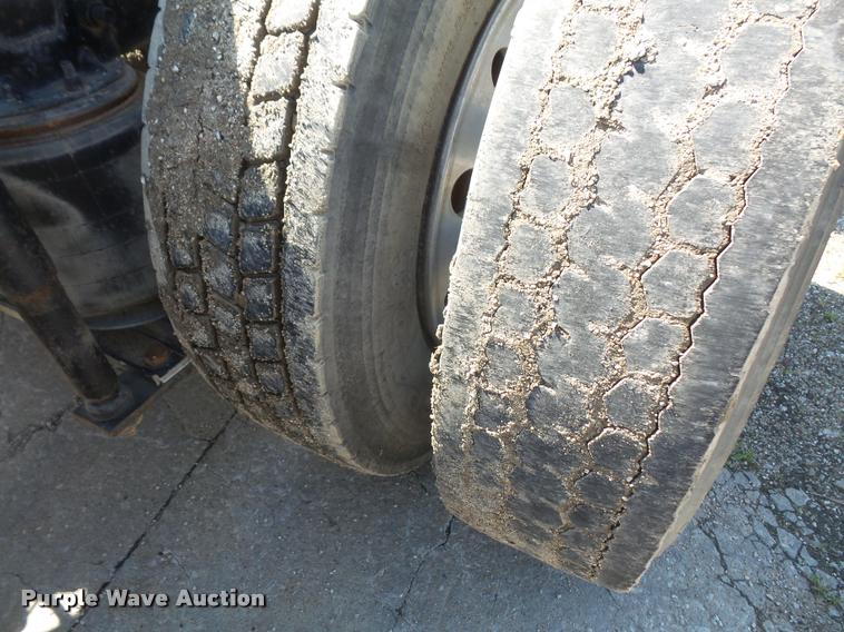 image for item DA6406 1998 Ford AT9513 Aeromax 113 semi truck