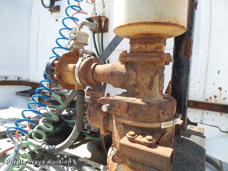 image for item DA6406 1998 Ford AT9513 Aeromax 113 semi truck