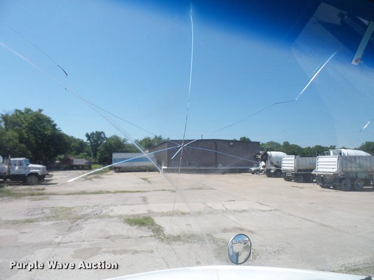 image for item DA6406 1998 Ford AT9513 Aeromax 113 semi truck