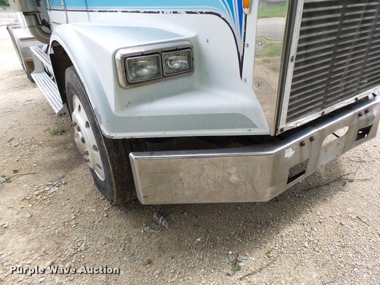 image for item DB1331 1986 Freightliner FLC semi truck