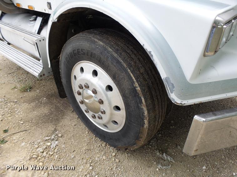 image for item DB1331 1986 Freightliner FLC semi truck