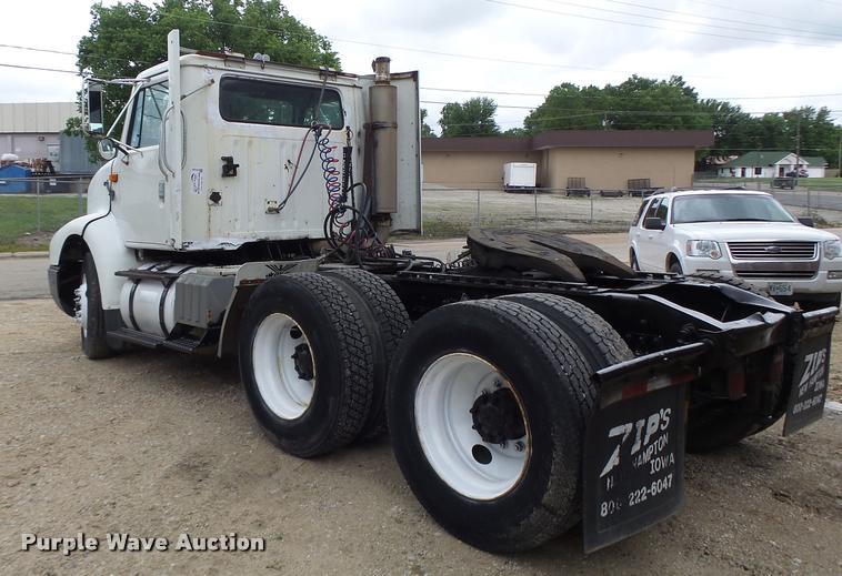 image for item DB1333 1995 International 8200 semi truck