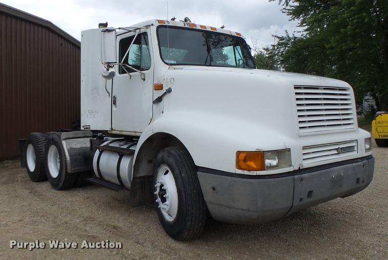 image for item DB1333 1995 International 8200 semi truck