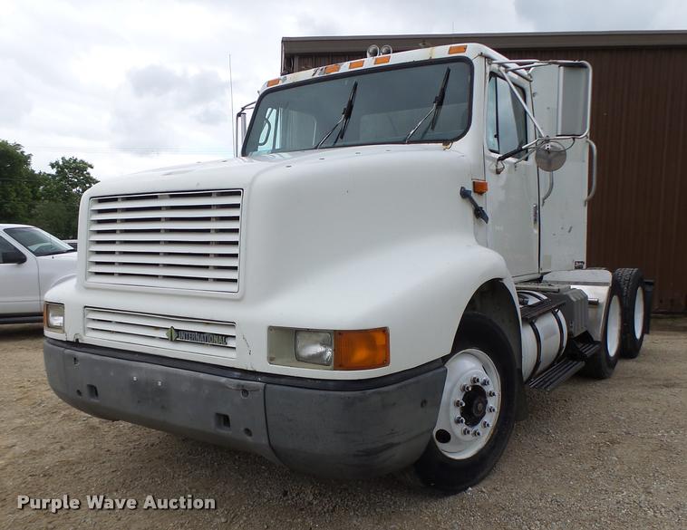 image for item DB1333 1995 International 8200 semi truck