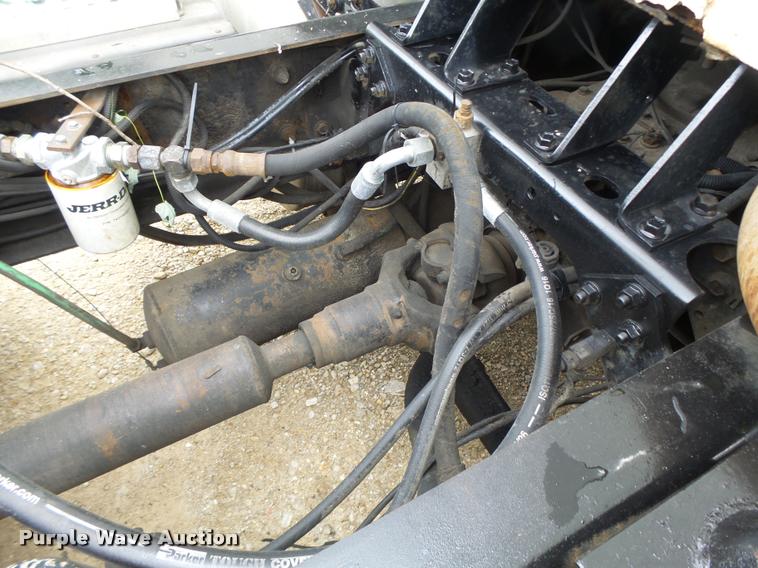 image for item DB1333 1995 International 8200 semi truck