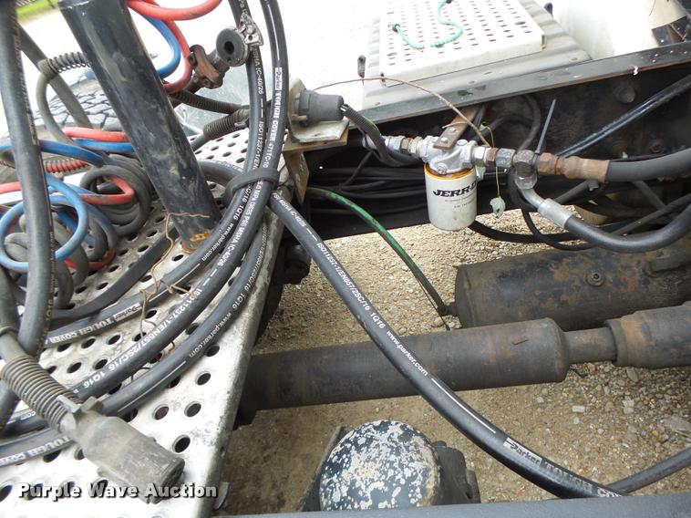 image for item DB1333 1995 International 8200 semi truck