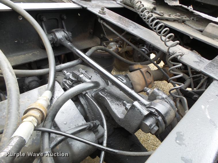 image for item DB1333 1995 International 8200 semi truck