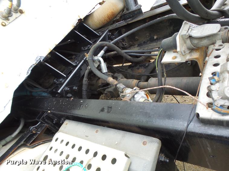 image for item DB1333 1995 International 8200 semi truck