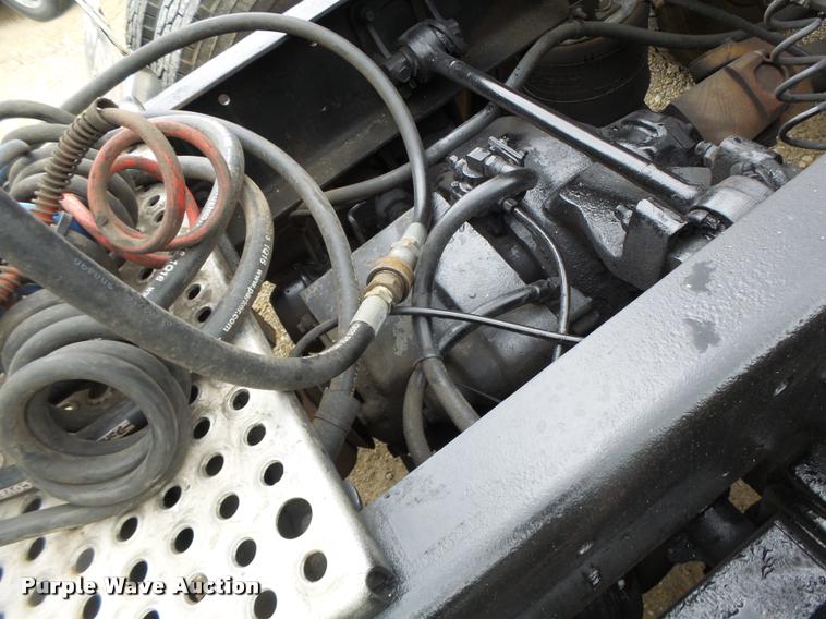 image for item DB1333 1995 International 8200 semi truck