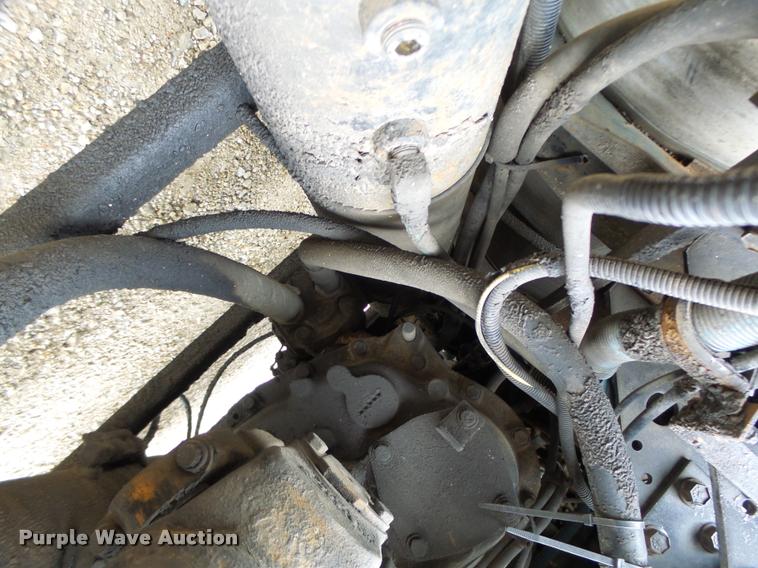 image for item DB1333 1995 International 8200 semi truck