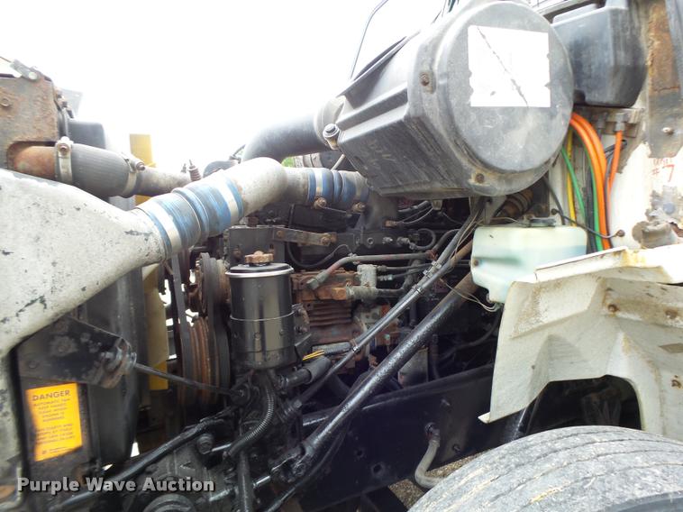 image for item DB1333 1995 International 8200 semi truck