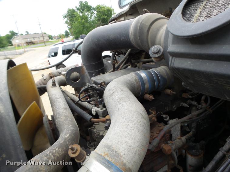 image for item DB1333 1995 International 8200 semi truck