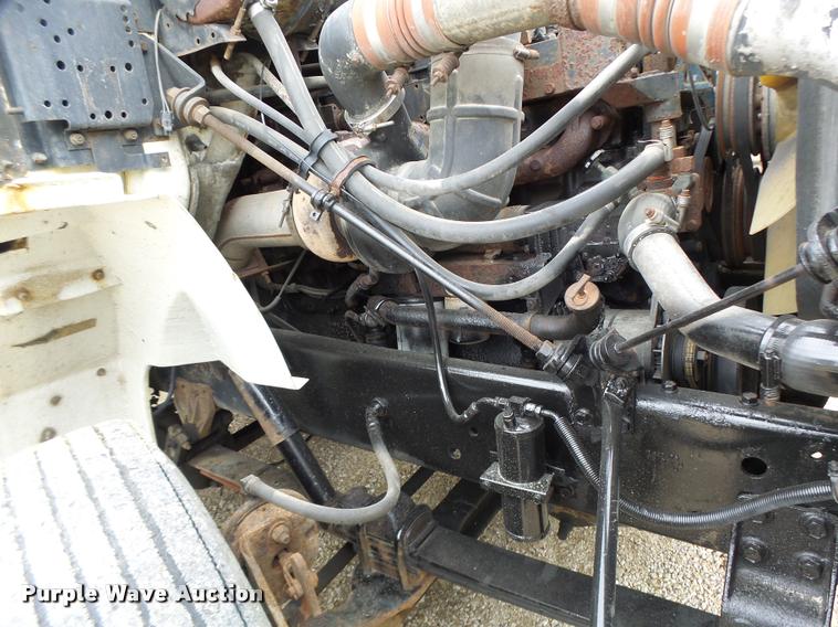 image for item DB1333 1995 International 8200 semi truck