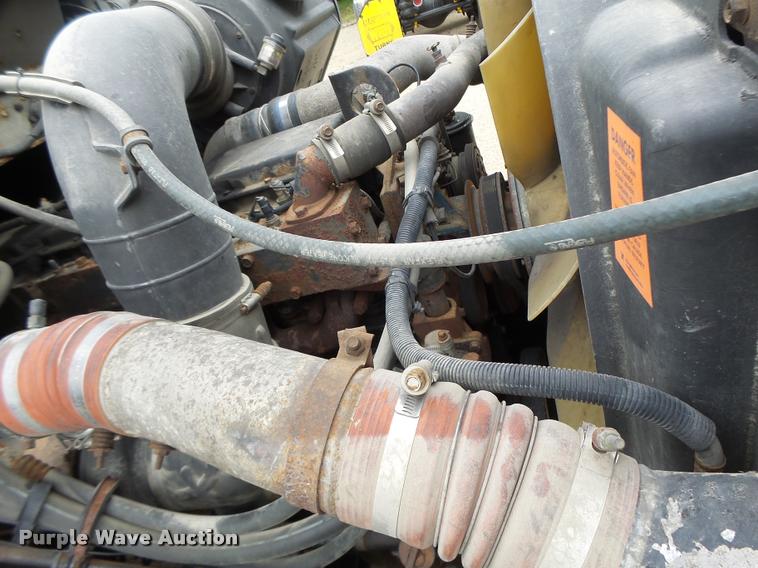 image for item DB1333 1995 International 8200 semi truck