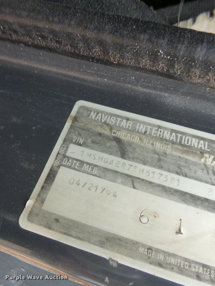 image for item DB1333 1995 International 8200 semi truck