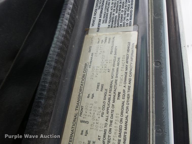 image for item DB1333 1995 International 8200 semi truck