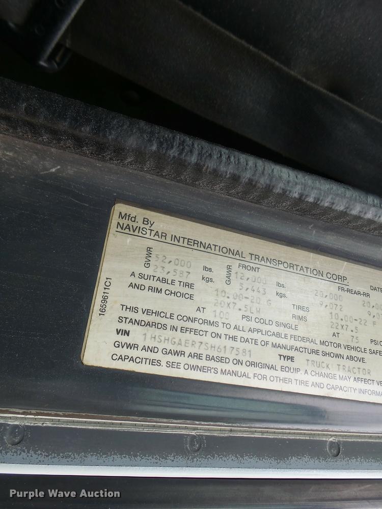 image for item DB1333 1995 International 8200 semi truck