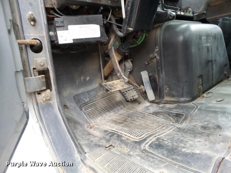 image for item DB1333 1995 International 8200 semi truck