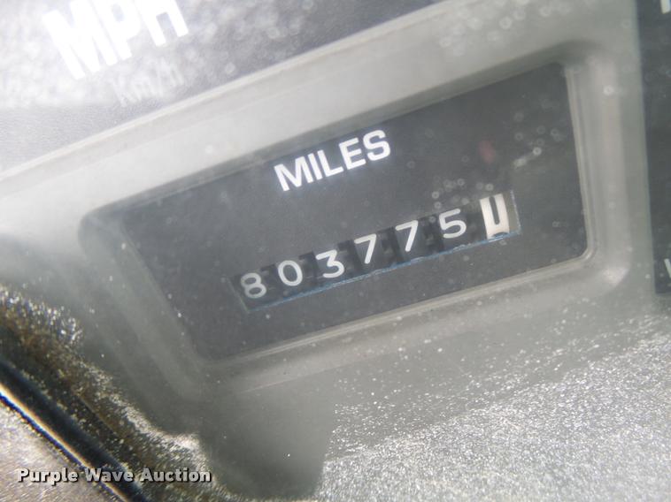 image for item DB1333 1995 International 8200 semi truck