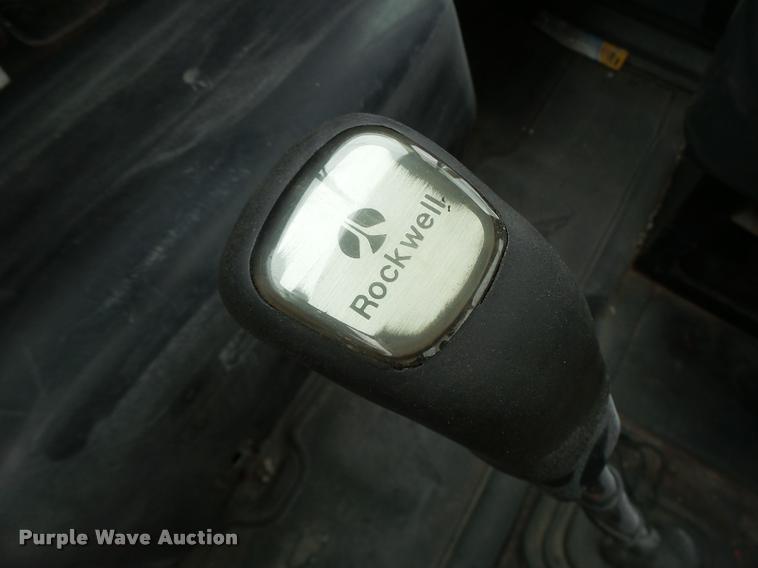 image for item DB1333 1995 International 8200 semi truck