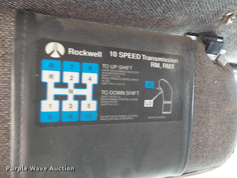 image for item DB1333 1995 International 8200 semi truck