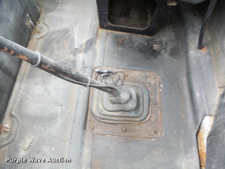 image for item DB1333 1995 International 8200 semi truck